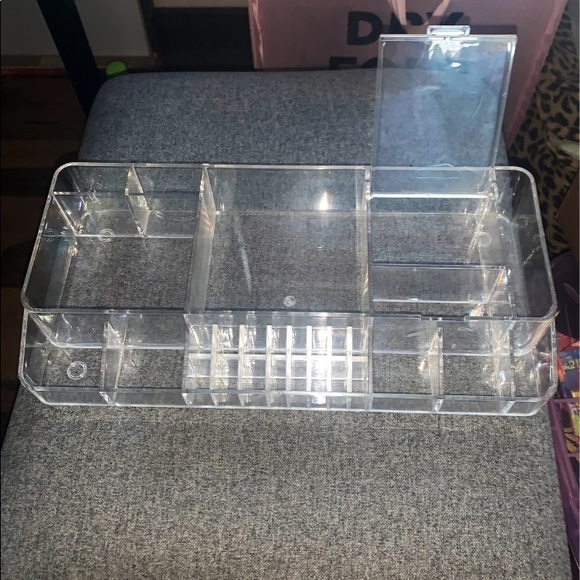 Large acrylic makeup organizer - Picture 2 of 5